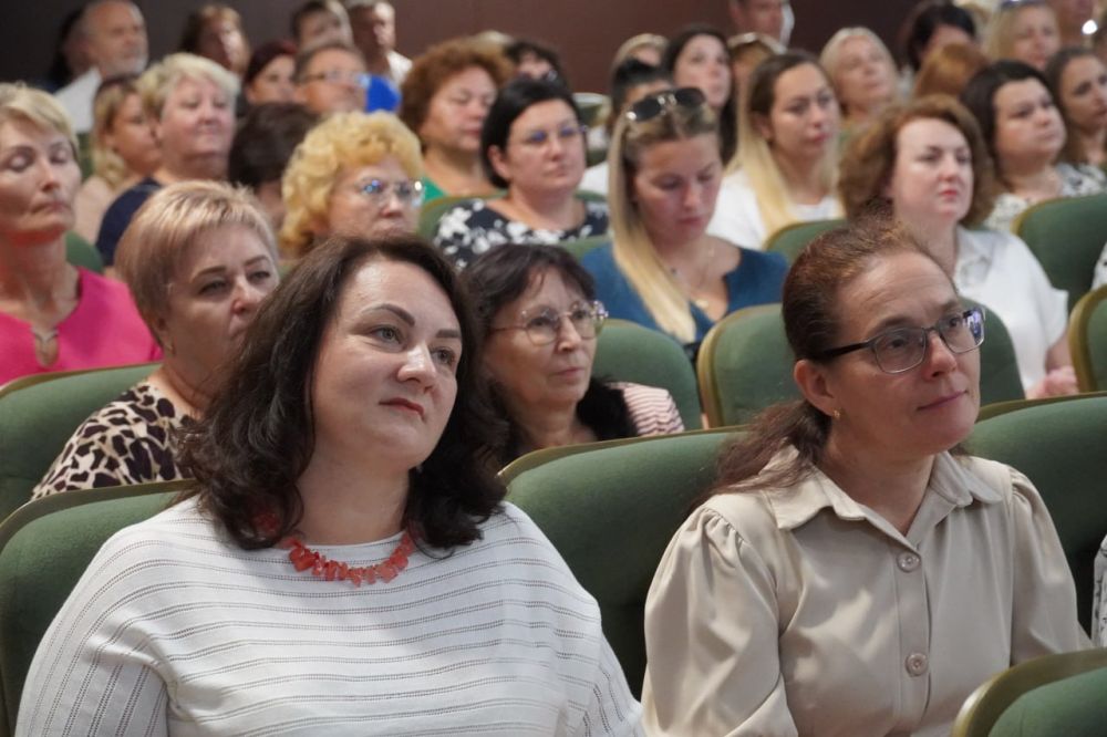 #дети_и_образование. В Керчи состоялась ежегодная расширенная коллегия управления образования, которая собрала в одном зале... #дети_и_образование. В Керчи состоялась ежегодная расширенная коллегия управления образования, которая собрала в одном зале...