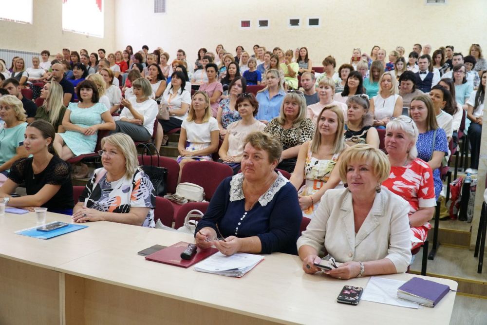 Александр Юрьев: Сегодня состоялось расширенное заседание Коллегии управления образования администрации города Евпатории РК, на котором были подведены итоги минувшего учебного года и определены планы и приоритеты на следующий Александр Юрьев: Сегодня состоялось расширенное заседание Коллегии управления образования администрации города Евпатории РК, на котором были подведены итоги минувшего учебного года и определены планы и приоритеты на следующий