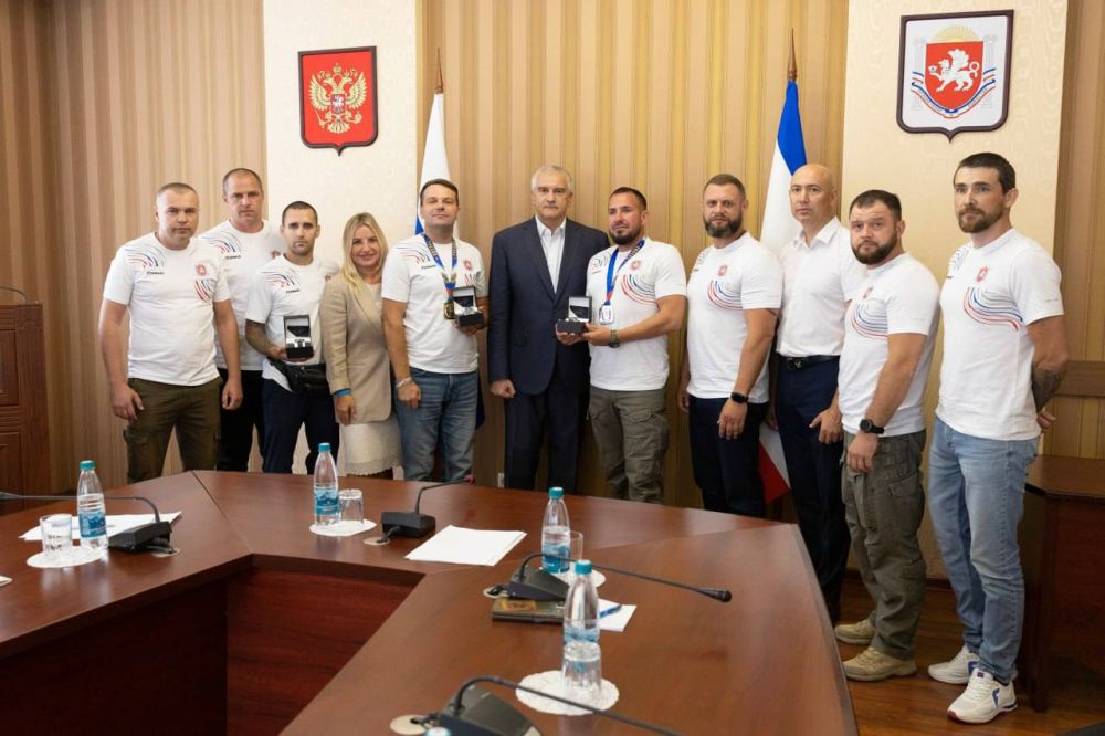 Глава Республики Крым Сергей Валерьевич Аксёнов наградил членов сборной команды Республики Крым – призеров и участников Межрегионального комплексного физкультурного мероприятия среди ветеранов СВО «Кубок Защитников Отечества ЮФО и СКФО» в г. Ставрополь Глава Республики Крым Сергей Валерьевич Аксёнов наградил членов сборной команды Республики Крым – призеров и участников Межрегионального комплексного физкультурного мероприятия среди ветеранов СВО «Кубок Защитников Отечества ЮФО и СКФО» в г. Ставрополь