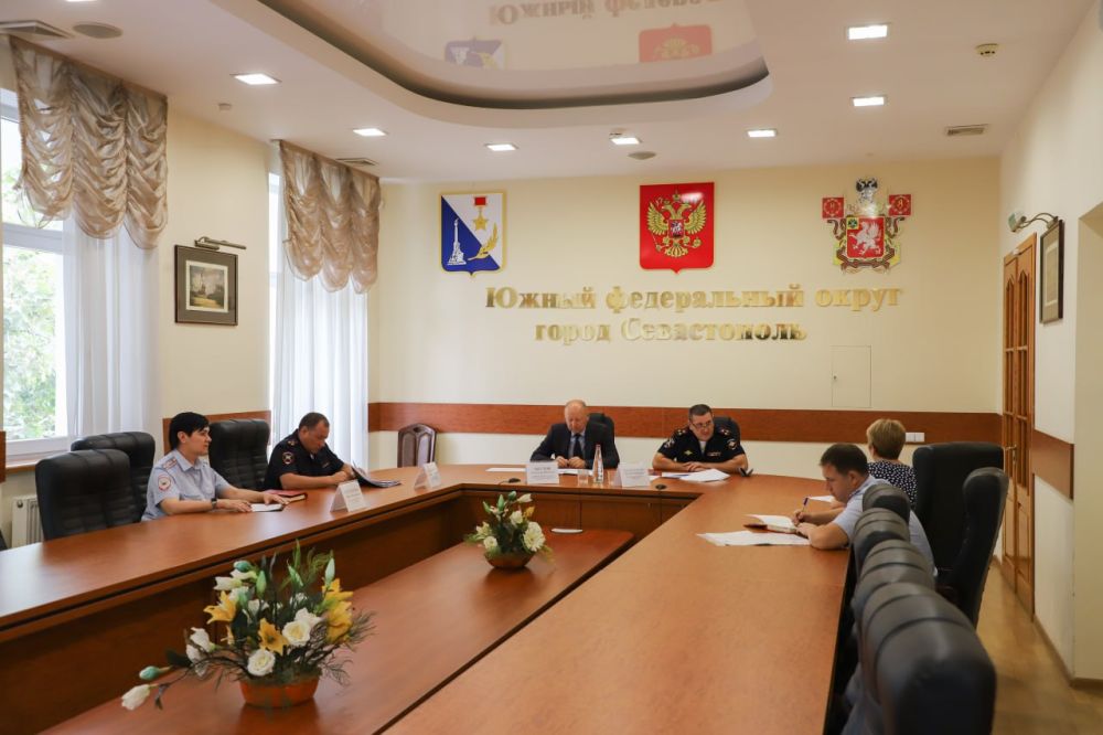 Врио начальника УМВД России по г. Севастополю полковник внутренней службы Руслан Камалетдинов провёл личный приём граждан Врио начальника УМВД России по г. Севастополю полковник внутренней службы Руслан Камалетдинов провёл личный приём граждан