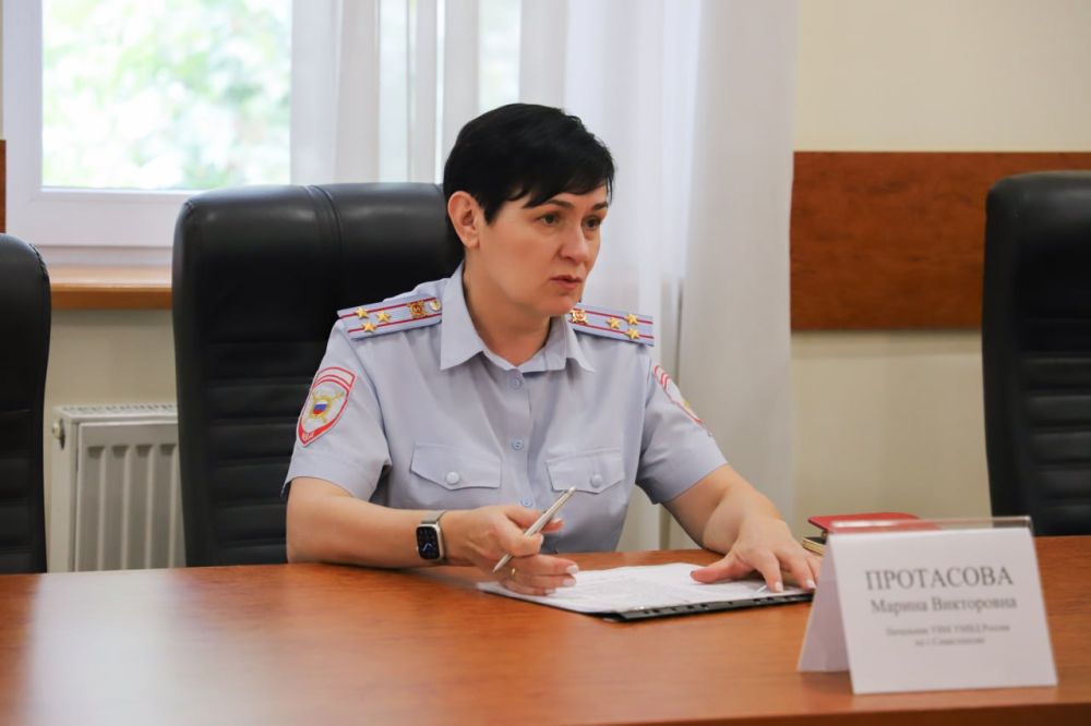 Врио начальника УМВД России по г. Севастополю полковник внутренней службы Руслан Камалетдинов провёл личный приём граждан Врио начальника УМВД России по г. Севастополю полковник внутренней службы Руслан Камалетдинов провёл личный приём граждан