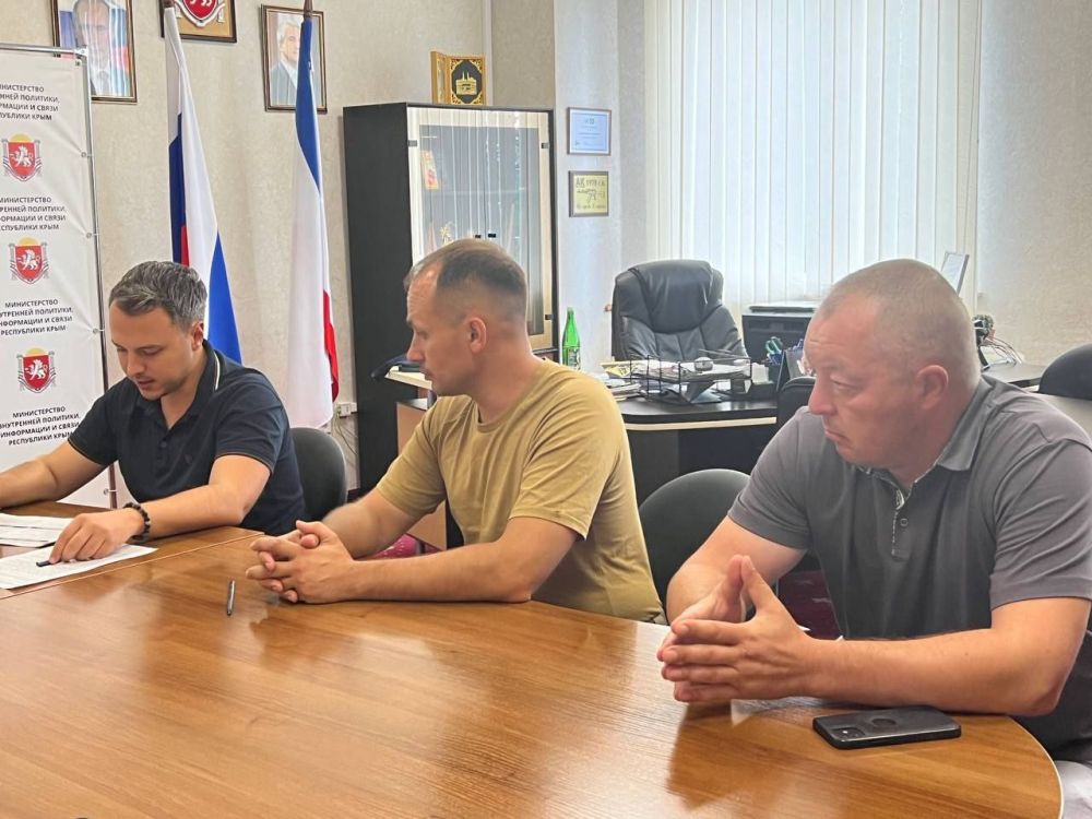 Алексей Зинченко: Сегодня принял участие в совещании с министром внутренней политики, информации и связи Республики Крым Альбертом Куршутовым по вопросу открытия в Крыму Центра военно-спортивной подготовки и патриотического воспитания молодежи «ВОИН» Алексей Зинченко: Сегодня принял участие в совещании с министром внутренней политики, информации и связи Республики Крым Альбертом Куршутовым по вопросу открытия в Крыму Центра военно-спортивной подготовки и патриотического воспитания молодежи «ВОИН»