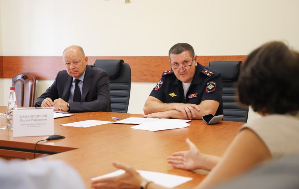 Врио начальника УМВД России по г. Севастополю полковник внутренней службы Руслан Камалетдинов провёл личный приём граждан Врио начальника УМВД России по г. Севастополю полковник внутренней службы Руслан Камалетдинов провёл личный приём граждан