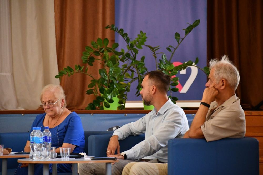 Ежегодно, перед началом нового учебного года, в Феодосии проводится августовская педагогическая конференция Ежегодно, перед началом нового учебного года, в Феодосии проводится августовская педагогическая конференция