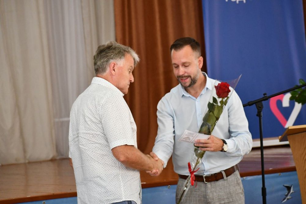 Ежегодно, перед началом нового учебного года, в Феодосии проводится августовская педагогическая конференция Ежегодно, перед началом нового учебного года, в Феодосии проводится августовская педагогическая конференция