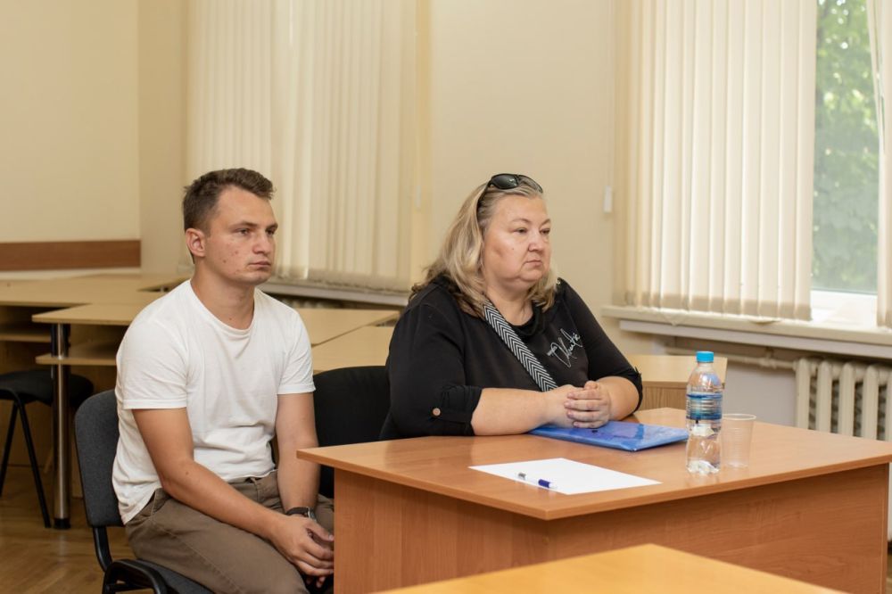 Глава администрации Симферополя Михаил Афанасьев провёл личный приём граждан, в ходе которого к нему обратились 9 симферопольцев Глава администрации Симферополя Михаил Афанасьев провёл личный приём граждан, в ходе которого к нему обратились 9 симферопольцев