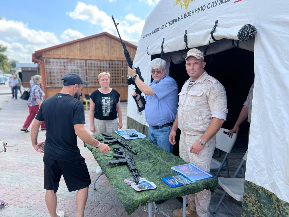 Игорь Ивин: В городе продолжает свою работу мобильный пункт отбора на военную службу по контракту Игорь Ивин: В городе продолжает свою работу мобильный пункт отбора на военную службу по контракту