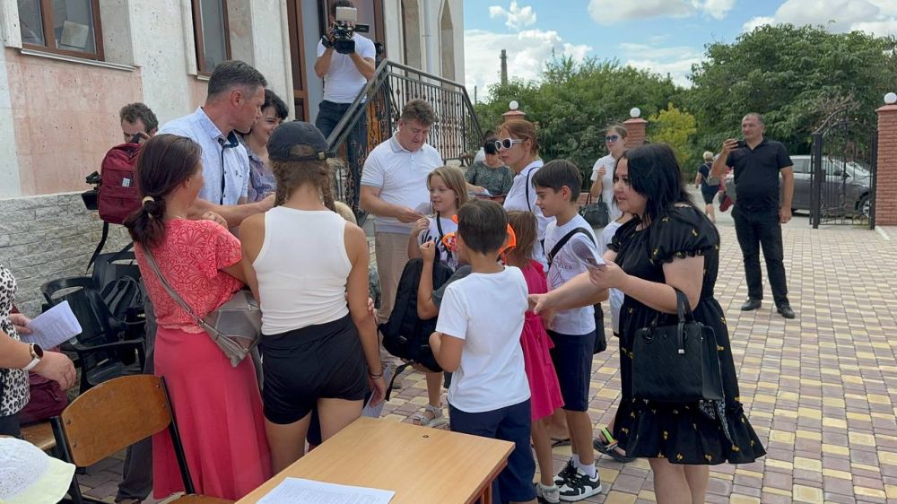 165 детей участников СВО из Черноморского района получили подарки в преддверии нового учебного года 165 детей участников СВО из Черноморского района получили подарки в преддверии нового учебного года