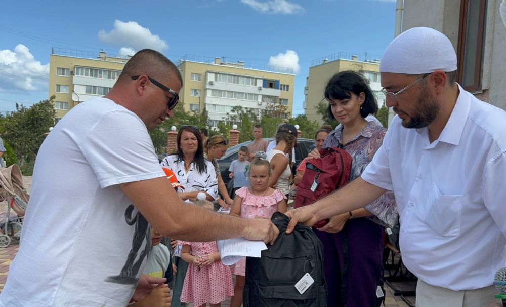 Александр Дудинов: 165 детей участников СВО из Черноморского района получили подарки в преддверии нового учебного года Александр Дудинов: 165 детей участников СВО из Черноморского района получили подарки в преддверии нового учебного года