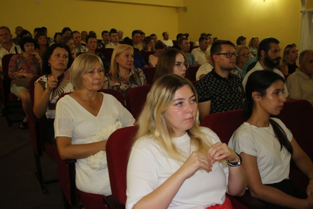Игорь Ткаченко: Председатель Государственного Совета Республики Крым Владимир Андреевич Константинов сегодня работал в Феодосийском округе Игорь Ткаченко: Председатель Государственного Совета Республики Крым Владимир Андреевич Константинов сегодня работал в Феодосийском округе