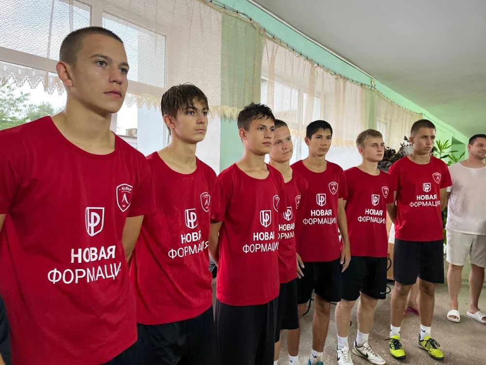 Ольга Торубарова: Совместно с моим заместителем Шерифом Османовым вручили награды игрокам крымских команд «Адвир-2009» и «Адвир-2014-2015», которые стали призерами Всероссийского турнира по микрофутзалу в Москве Ольга Торубарова: Совместно с моим заместителем Шерифом Османовым вручили награды игрокам крымских команд «Адвир-2009» и «Адвир-2014-2015», которые стали призерами Всероссийского турнира по микрофутзалу в Москве