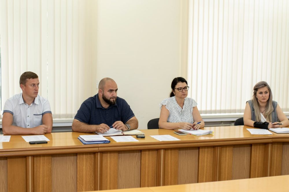 Глава администрации Симферополя Михаил Афанасьев провёл личный приём граждан, в ходе которого к нему обратились 9 симферопольцев Глава администрации Симферополя Михаил Афанасьев провёл личный приём граждан, в ходе которого к нему обратились 9 симферопольцев
