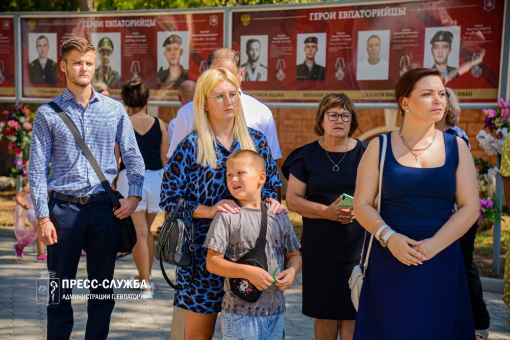 В Евпатории во второй раз открылась фотовыставка «Жена и мать Героя. Крым» В Евпатории во второй раз открылась фотовыставка «Жена и мать Героя. Крым»