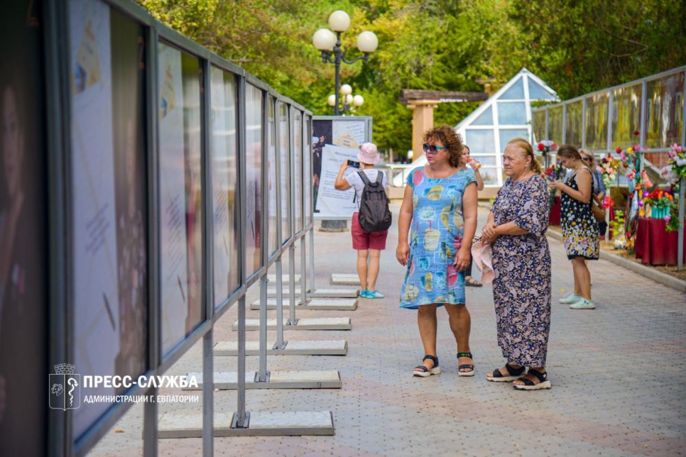 В Евпатории во второй раз открылась фотовыставка «Жена и мать Героя. Крым» В Евпатории во второй раз открылась фотовыставка «Жена и мать Героя. Крым»