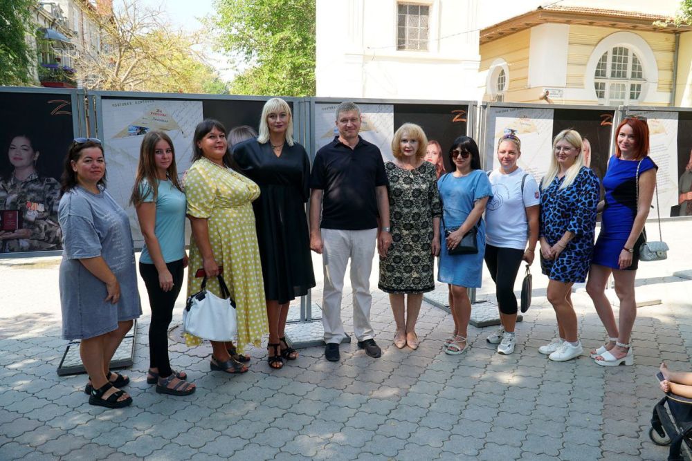 Эммилия Леонова: Сегодня в Евпатории открылась вторая фотовыставка «Жена и мать Героя.Крым» Эммилия Леонова: Сегодня в Евпатории открылась вторая фотовыставка «Жена и мать Героя.Крым»