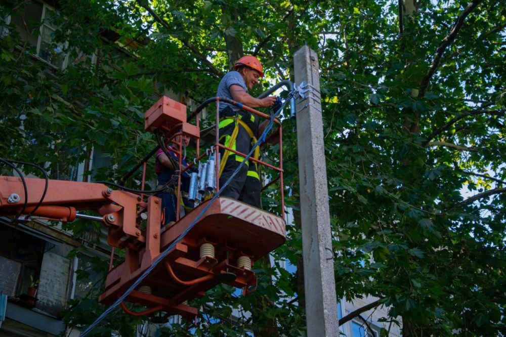 В Симферополе продолжаются работы по восстановлению освещения В Симферополе продолжаются работы по восстановлению освещения