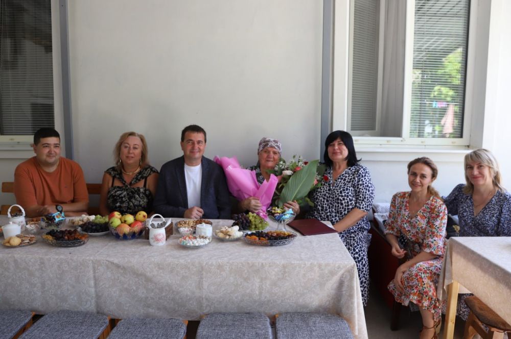 Сегодня Умерова Сафуре, жительница села Красный Мак Бахчисарайского района, отмечает 100-й день рождения Сегодня Умерова Сафуре, жительница села Красный Мак Бахчисарайского района, отмечает 100-й день рождения