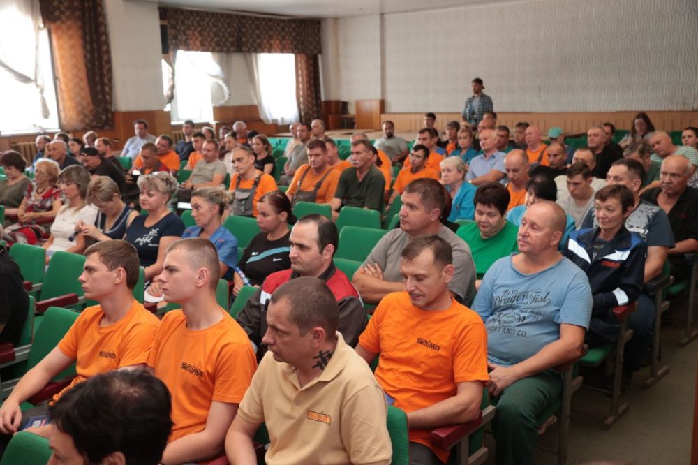 Владимир Константинов: С рабочей поездкой посетил одни из самых крупных предприятий Симферополя: ПБК «Крым», Электромашиностроительный завод «Фирма СЭЛМА» и АО «Крымхлеб» Владимир Константинов: С рабочей поездкой посетил одни из самых крупных предприятий Симферополя: ПБК «Крым», Электромашиностроительный завод «Фирма СЭЛМА» и АО «Крымхлеб»