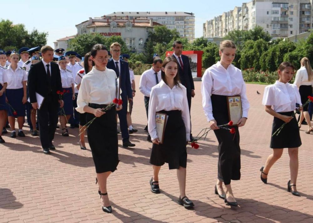 Сегодня, 29 августа 2024 года, на территории мемориального комплекса «Красная горка» в городе Евпатории состоялось торжественное принятие Присяги прокурора молодыми специалистами прокуратуры республики Сегодня, 29 августа 2024 года, на территории мемориального комплекса «Красная горка» в городе Евпатории состоялось торжественное принятие Присяги прокурора молодыми специалистами прокуратуры республики