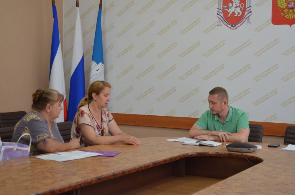 Еженедельно по четвергам провожу личный прием граждан Еженедельно по четвергам провожу личный прием граждан