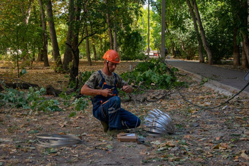 В Симферополе продолжаются работы по восстановлению освещения В Симферополе продолжаются работы по восстановлению освещения