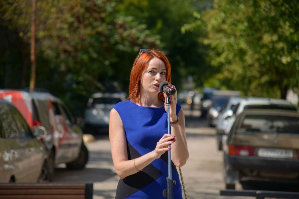 Эммилия Леонова: Сегодня в Евпатории открылась вторая фотовыставка «Жена и мать Героя.Крым» Эммилия Леонова: Сегодня в Евпатории открылась вторая фотовыставка «Жена и мать Героя.Крым»
