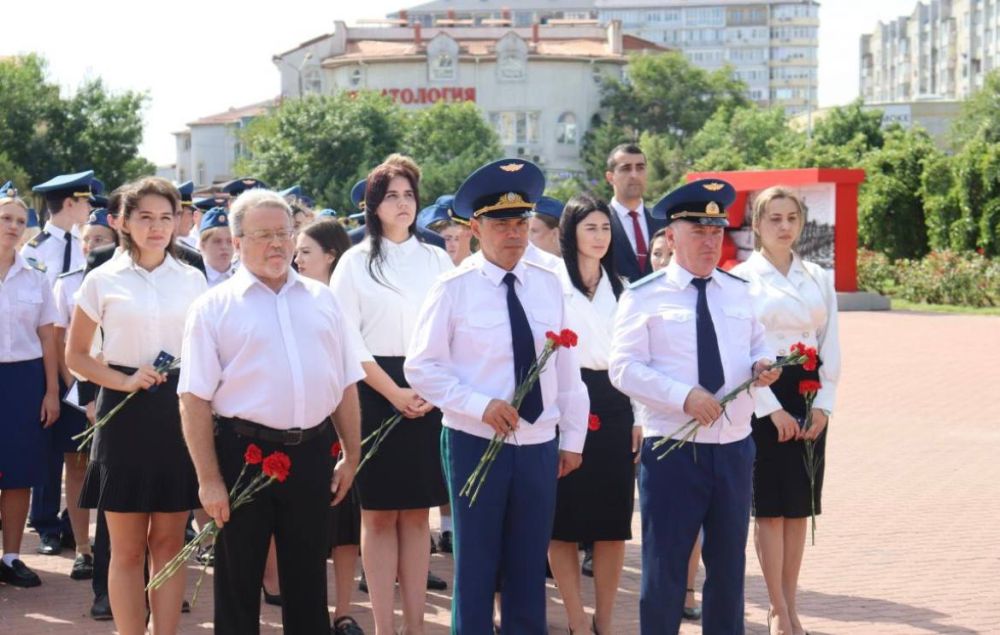 Сегодня, 29 августа 2024 года, на территории мемориального комплекса «Красная горка» в городе Евпатории состоялось торжественное принятие Присяги прокурора молодыми специалистами прокуратуры республики Сегодня, 29 августа 2024 года, на территории мемориального комплекса «Красная горка» в городе Евпатории состоялось торжественное принятие Присяги прокурора молодыми специалистами прокуратуры республики