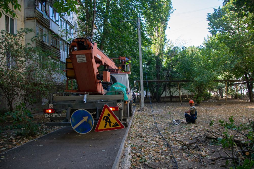 В Симферополе продолжаются работы по восстановлению освещения В Симферополе продолжаются работы по восстановлению освещения