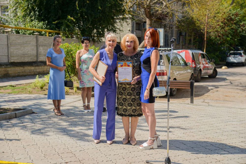 Эммилия Леонова: Сегодня в Евпатории открылась вторая фотовыставка «Жена и мать Героя.Крым» Эммилия Леонова: Сегодня в Евпатории открылась вторая фотовыставка «Жена и мать Героя.Крым»