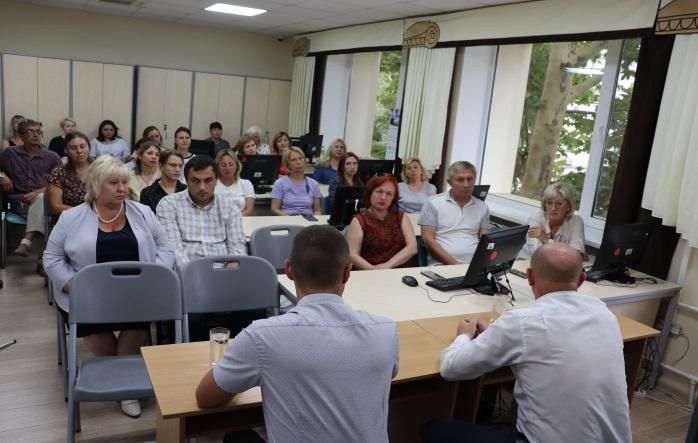 В Госархиве Крыма продолжаются встречи с представителями общественных организаций В Госархиве Крыма продолжаются встречи с представителями общественных организаций