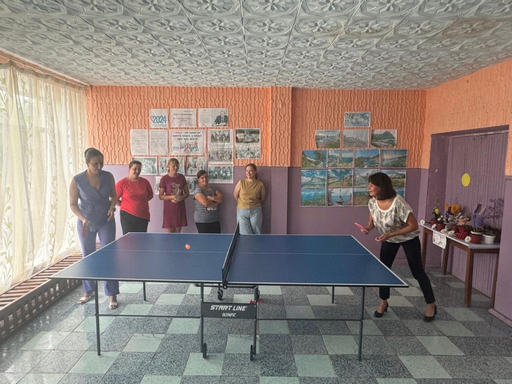 Юрий Нестеренко: Подарил стол для игры в настольный теннис дому культуры посёлка Муромское и музыкальную колонку школе посёлка Курское, Белогорского района Юрий Нестеренко: Подарил стол для игры в настольный теннис дому культуры посёлка Муромское и музыкальную колонку школе посёлка Курское, Белогорского района
