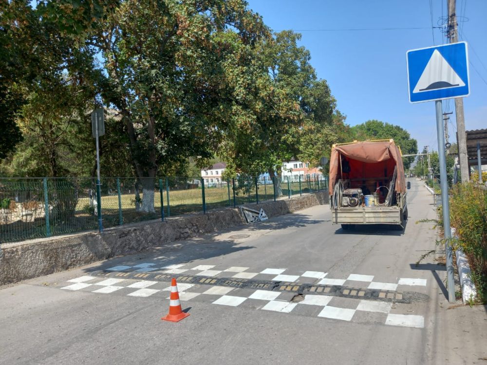 Администрация Бахчисарайского района силами подрядных организаций приступила к обновлению существующей дорожной разметки в... Администрация Бахчисарайского района силами подрядных организаций приступила к обновлению существующей дорожной разметки в...