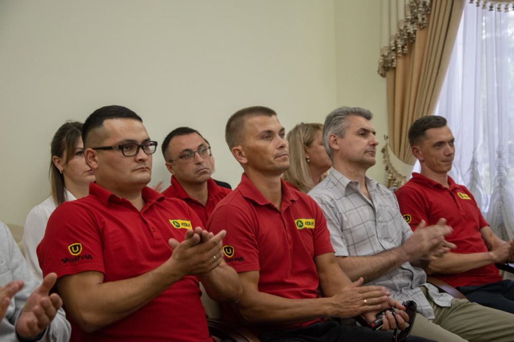 30 августа в администрации крымской столицы состоялось торжественное награждение работников нефтяной и газовой промышленности 30 августа в администрации крымской столицы состоялось торжественное награждение работников нефтяной и газовой промышленности