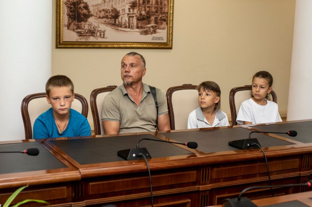 Подарки к 1 сентября для детей участников СВО и детей из многодетных семей Подарки к 1 сентября для детей участников СВО и детей из многодетных семей