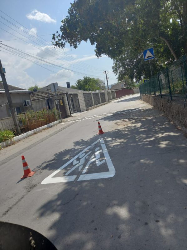 Администрация Бахчисарайского района силами подрядных организаций приступила к обновлению существующей дорожной разметки в... Администрация Бахчисарайского района силами подрядных организаций приступила к обновлению существующей дорожной разметки в...