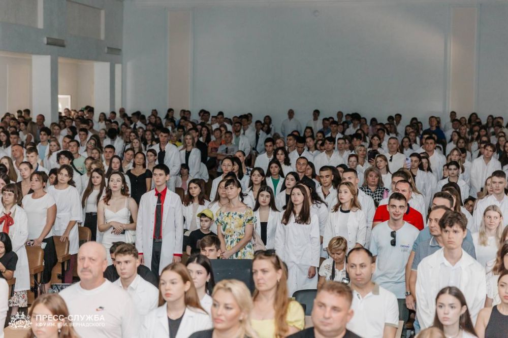Принял участие в торжественном мероприятии Мединститута КФУ им. В. И. Вернадского по посвящению в первокурсники Принял участие в торжественном мероприятии Мединститута КФУ им. В. И. Вернадского по посвящению в первокурсники