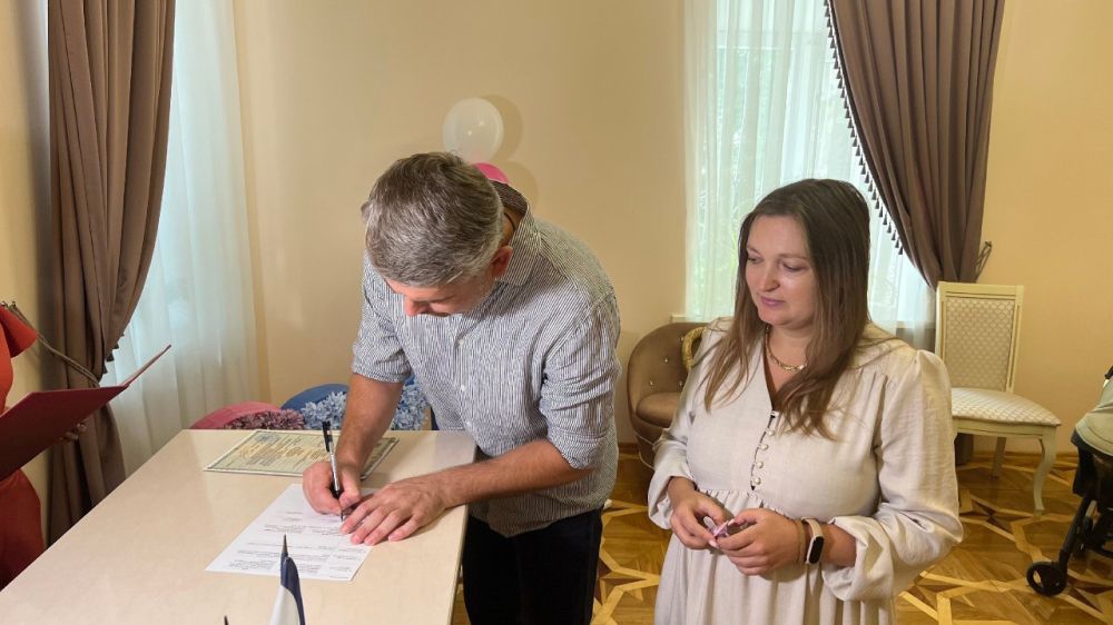 Отдел регистрации рождения города Симферополя провел торжественное имянаречение новорождённой Екатерины Сергеевны Кругликовой, родившейся 23 августа в семье Сергея Панаськова и Ксении Кругликовой. Отдел регистрации рождения города Симферополя провел торжественное имянаречение новорождённой Екатерины Сергеевны Кругликовой, родившейся 23 августа в семье Сергея Панаськова и Ксении Кругликовой.