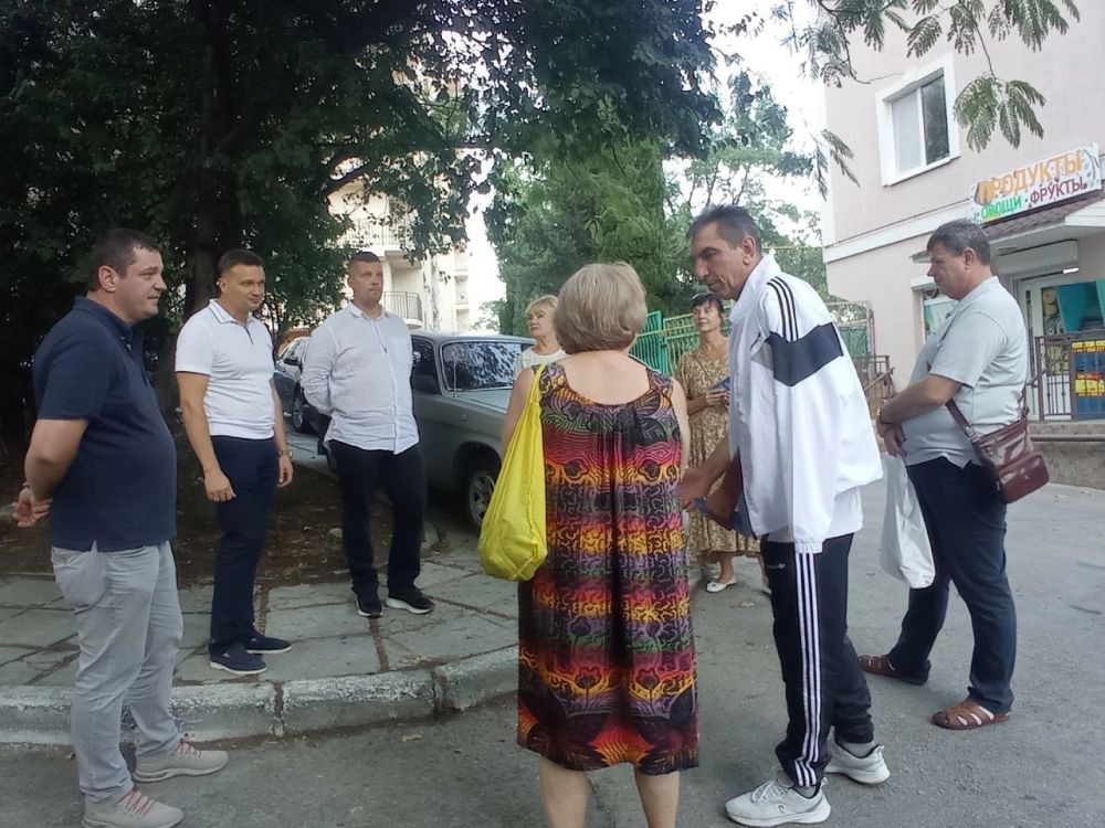 Константин Шимановский: Субботняя встреча с жителями микрорайона Аутка, улицы Красных партизан 16, 18, 22, 26! Ответили на... Константин Шимановский: Субботняя встреча с жителями микрорайона Аутка, улицы Красных партизан 16, 18, 22, 26! Ответили на...