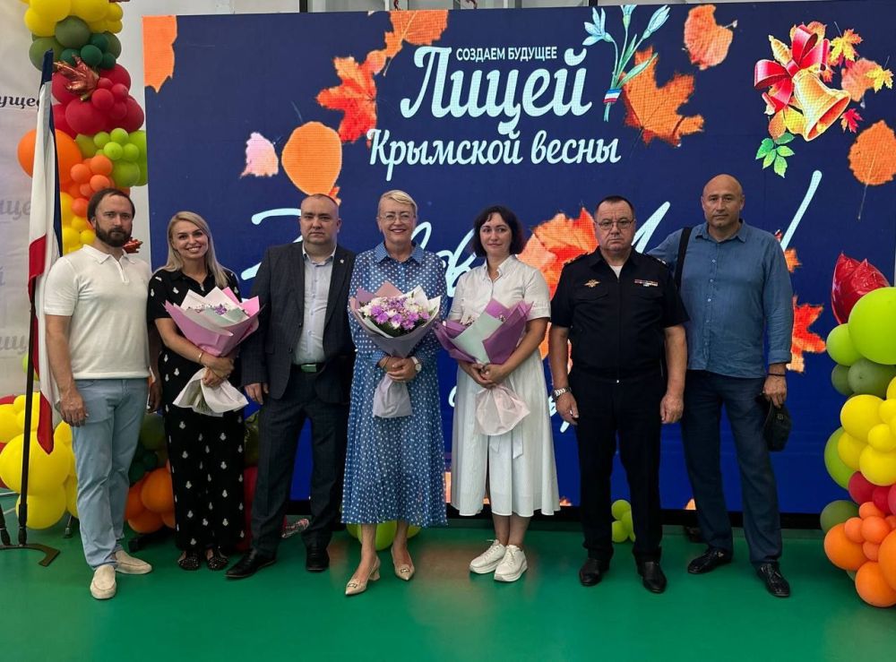 В День Знаний начальник управления Госавтоинспекции МВД по Республике Крым принял участие в торжественной линейке В День Знаний начальник управления Госавтоинспекции МВД по Республике Крым принял участие в торжественной линейке