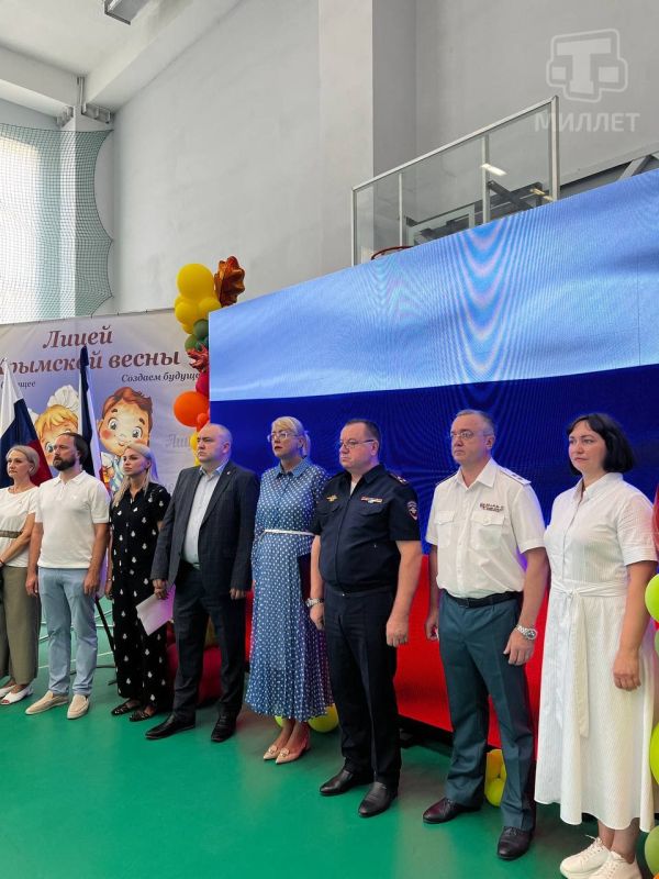 В лицее Крымской весны прошла торжественная линейка, посвящённая Дню знаний В лицее Крымской весны прошла торжественная линейка, посвящённая Дню знаний