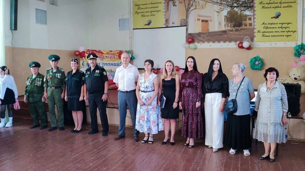 В День знаний руководство Государственного комитета по делам межнациональных отношений Республики Крым приняло участие в торжественных мероприятиях В День знаний руководство Государственного комитета по делам межнациональных отношений Республики Крым приняло участие в торжественных мероприятиях