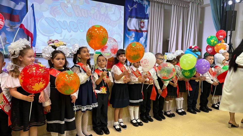 Во всех школах Бахчисарайского района прозвенели первые праздничные звонки Во всех школах Бахчисарайского района прозвенели первые праздничные звонки