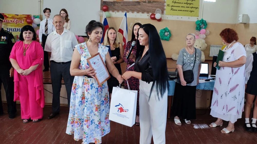 В День знаний руководство Государственного комитета по делам межнациональных отношений Республики Крым приняло участие в торжественных мероприятиях В День знаний руководство Государственного комитета по делам межнациональных отношений Республики Крым приняло участие в торжественных мероприятиях