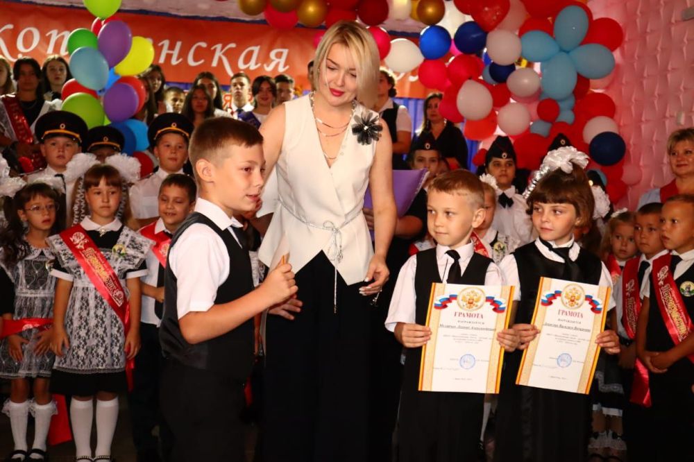 Инна Федоренко: Приняла участие в торжественной линейке ко Дню Знаний в Яркополенской школе Инна Федоренко: Приняла участие в торжественной линейке ко Дню Знаний в Яркополенской школе