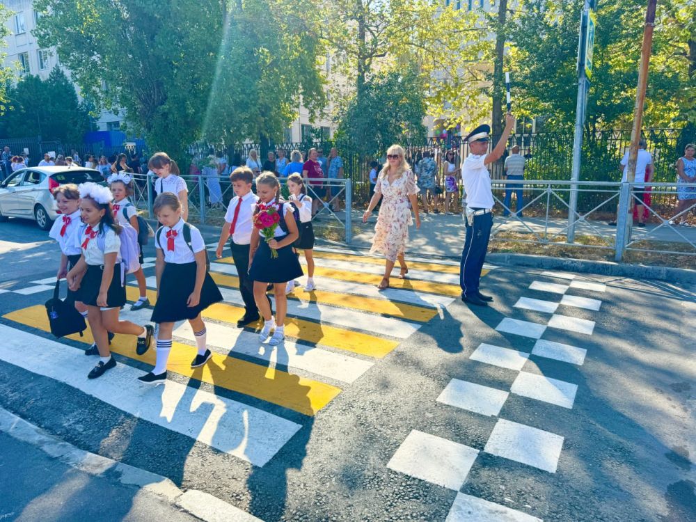 В День знаний сотрудники Госавтоинспекции Севастополя обеспечили безопасность вблизи общеобразовательных учреждений В День знаний сотрудники Госавтоинспекции Севастополя обеспечили безопасность вблизи общеобразовательных учреждений