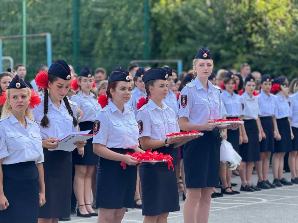 Заместитель начальника УМВД России по г. Севастополю полковник полиции Жанна Данилина поздравила с началом учебного года кадет органов внутренних дел и школьников Заместитель начальника УМВД России по г. Севастополю полковник полиции Жанна Данилина поздравила с началом учебного года кадет органов внутренних дел и школьников