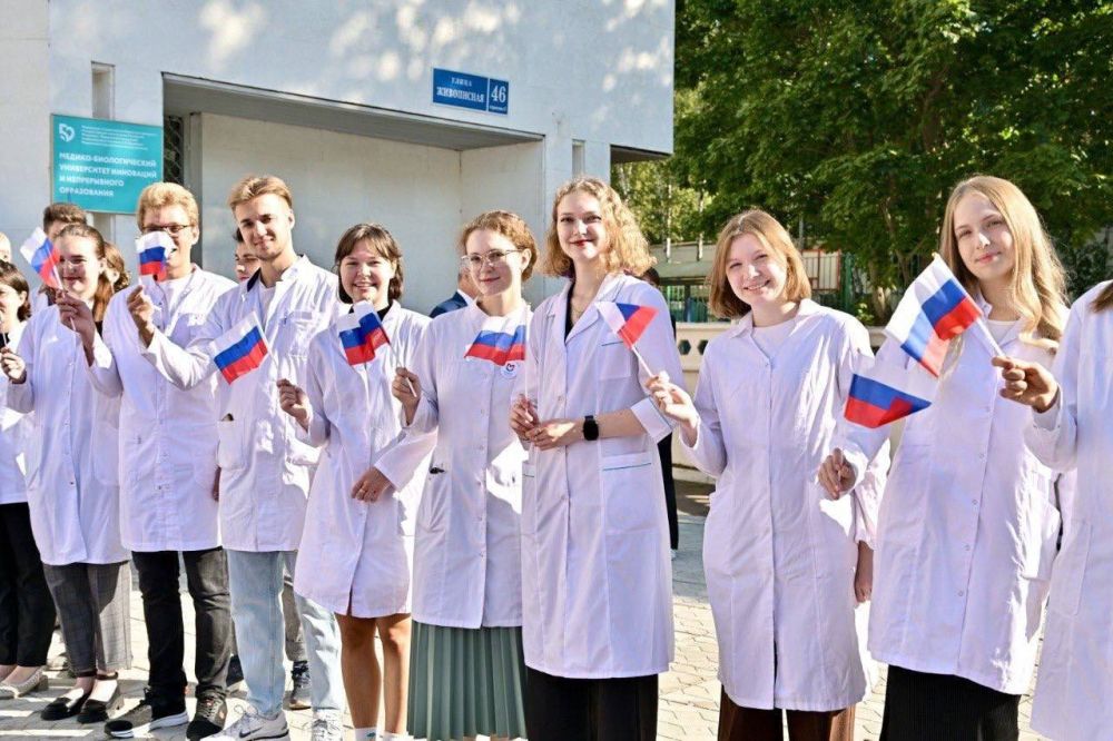 «Сегодня вы становитесь частью большой и дружной семьи ФМБА России – Агентства особого назначения» «Сегодня вы становитесь частью большой и дружной семьи ФМБА России – Агентства особого назначения»