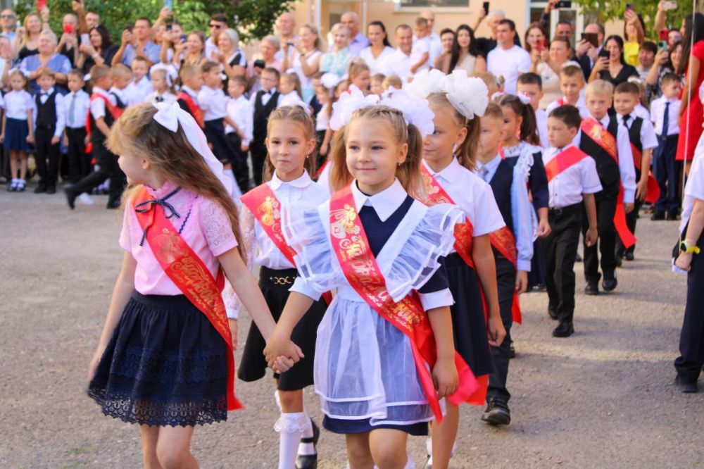 Алексей Зинченко: Новые горизонты для тысяч школьников Крыма! Алексей Зинченко: Новые горизонты для тысяч школьников Крыма!