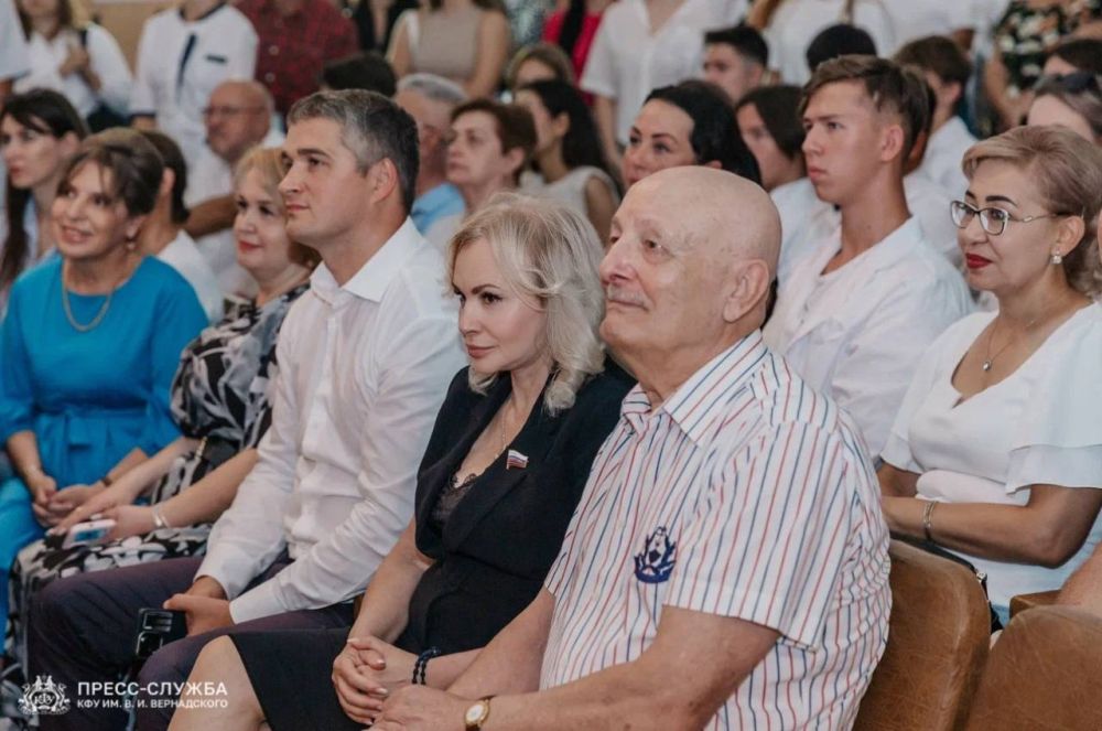 Ольга Ковитиди: Клятва Гиппократа, право надеть белый халат, искренние пожелания успехов будущим врачам в преддверии начала учебного года Ольга Ковитиди: Клятва Гиппократа, право надеть белый халат, искренние пожелания успехов будущим врачам в преддверии начала учебного года