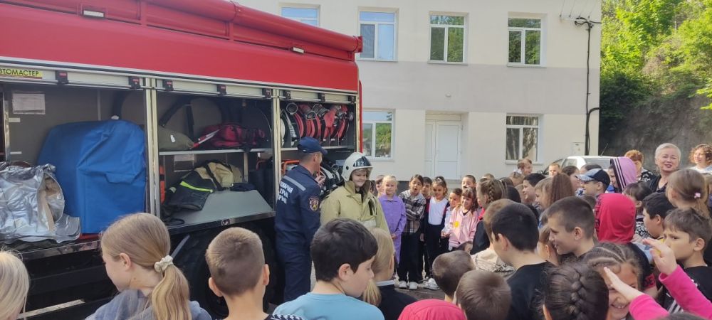 Алексей Ерёменко: в первый день учебного года подразделениями МЧС Республики Крым проведено 39 уроков безопасности жизнедеятельности Алексей Ерёменко: в первый день учебного года подразделениями МЧС Республики Крым проведено 39 уроков безопасности жизнедеятельности